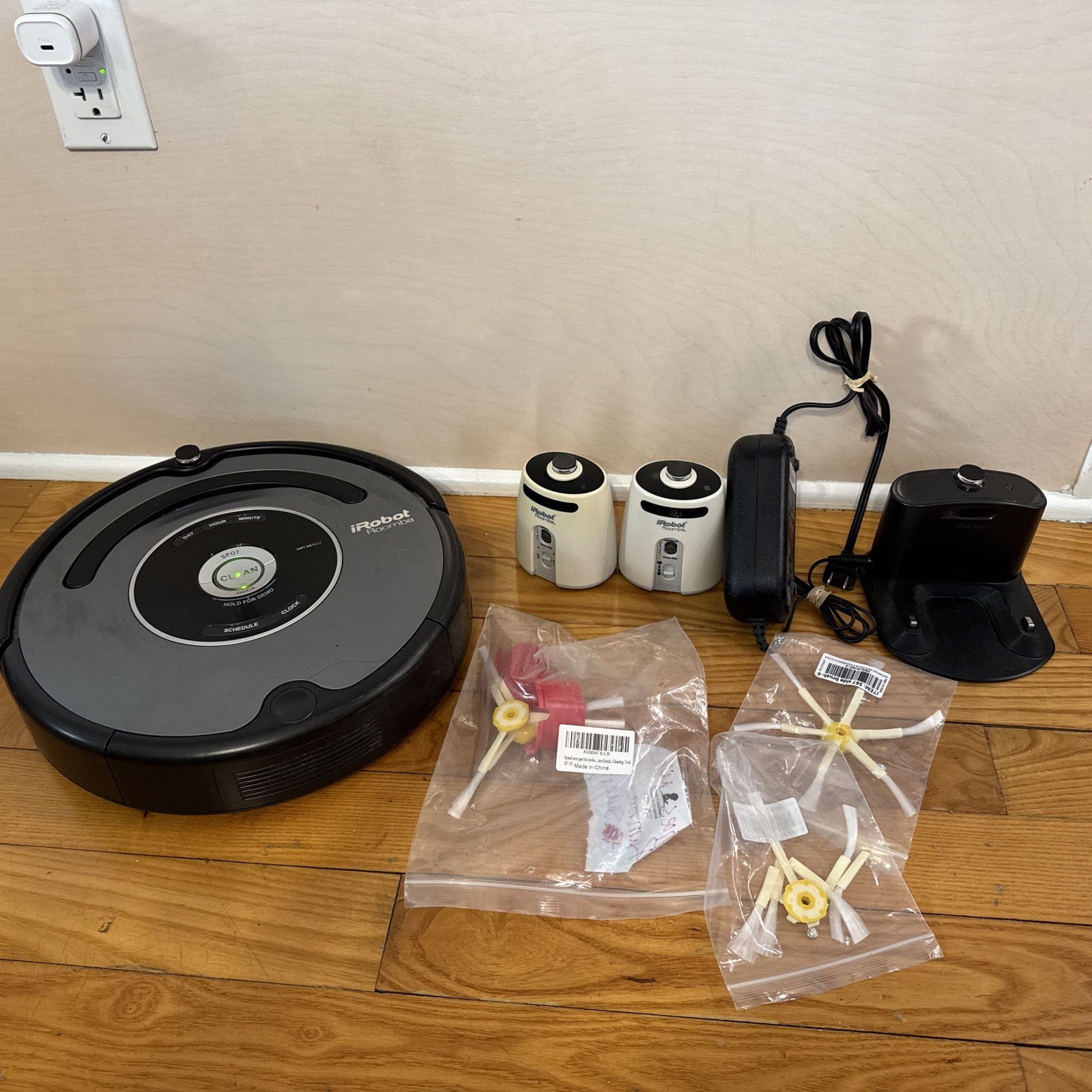 iRobot Roomba 550 Robotic Vacuum Cleaner w/ (2) Lighthouses and Home Base+ More gallery