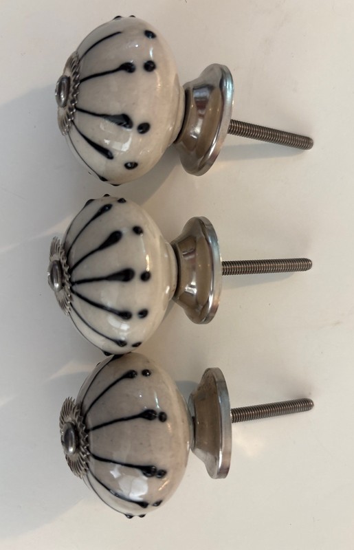 Ceramic Drawer Pulls/Knobs Hand Painted Black & White Silver Tone 2 Sets Of 12 gallery