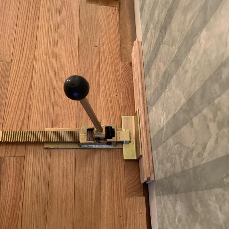 Durable Hardwood Flooring Jack Tool Ergonomic Handle Easy to Use Installation gallery