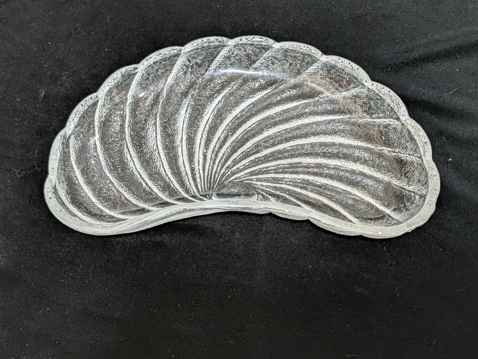 Beautiful IVV Spiral Line Glass Side Plate-Clamshell 8in. X 5in. Heavy Glass gallery