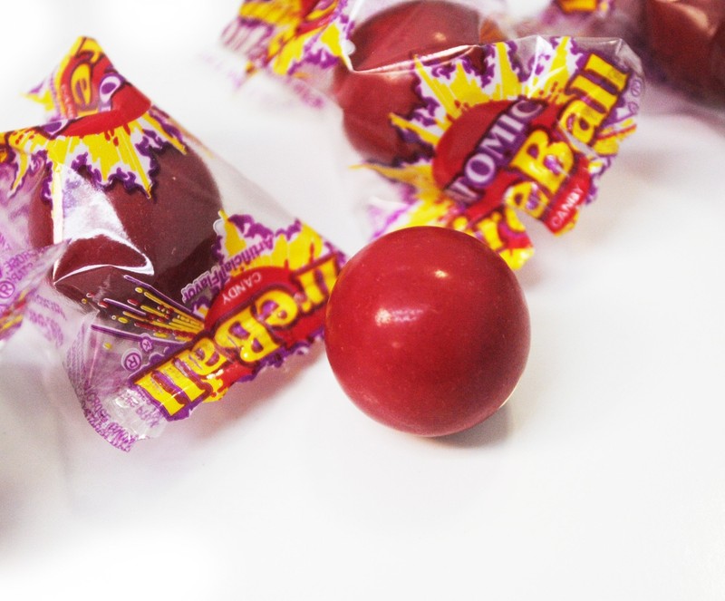 Ferrara Candy Atomic Fireballs Medium (Fireball Fire ball) (10Lb) gallery