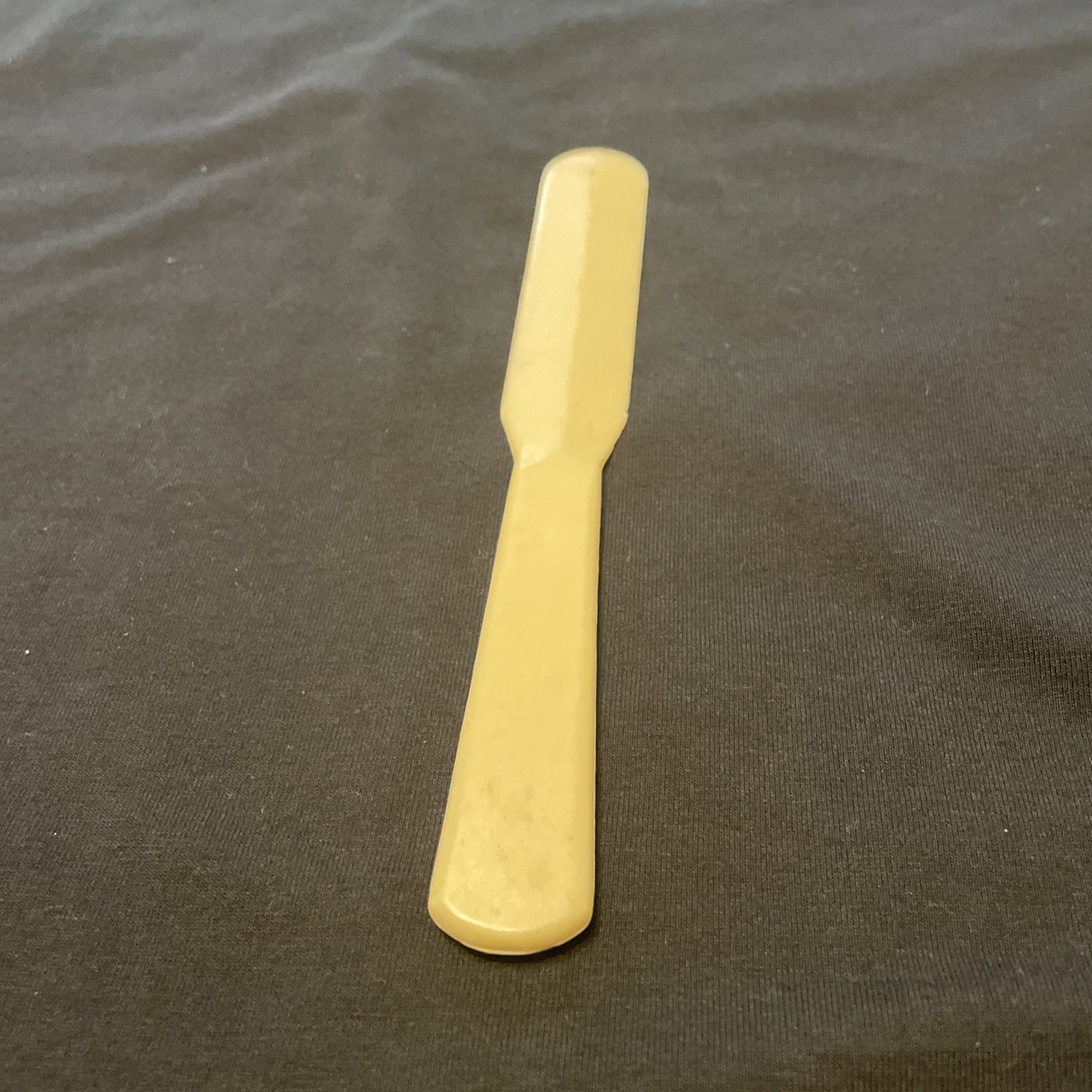 Vintage / Retro Foley nylon plastic icing spreader or cake knife in muted yellow gallery
