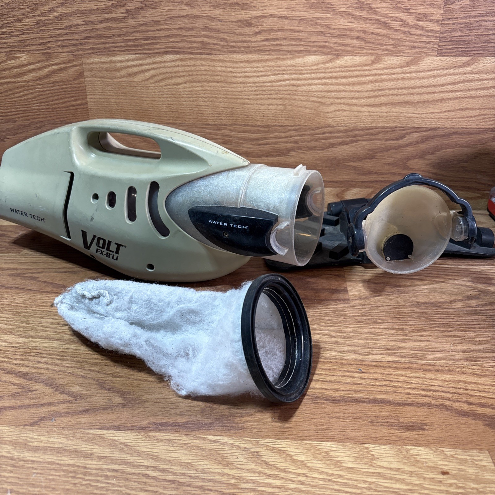 Water Tech Pool Blaster Volt FX-8Li Battery Powered Pool & Spa Vacuum 34000KL gallery