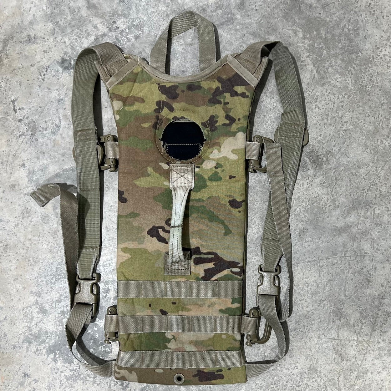US Military MOLLE II Hydration Carrier - Multicam Pattern 5