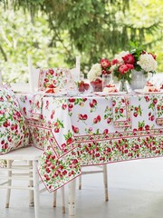 APRIL CORNELL STRAWBERRY BASKET TABLECLOTH