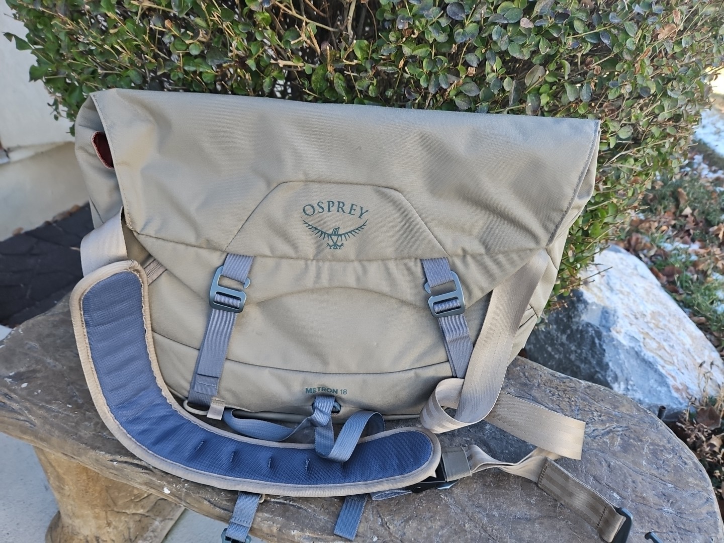 Osprey Metron 18 Messenger Bag – Tan Concrete