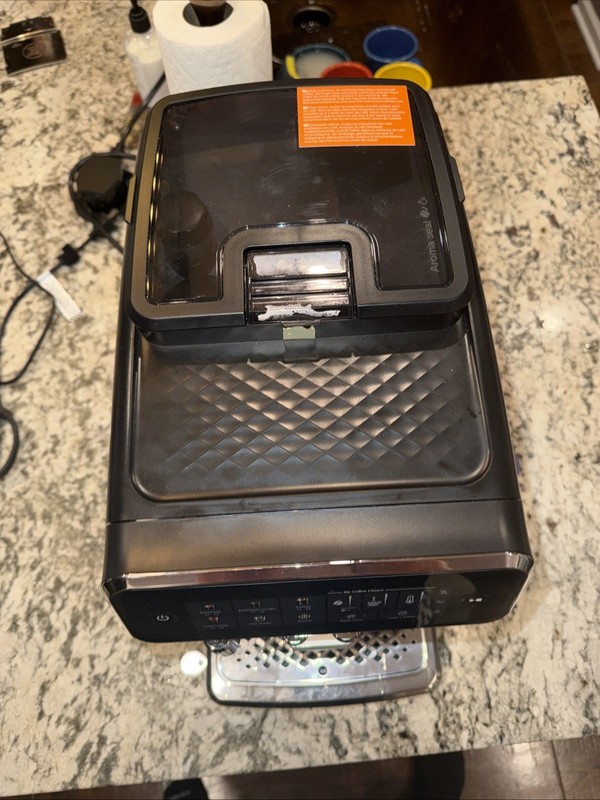 Philips 3200 Series Fully Automatic Espresso Machine w/ LatteGo Black WORKING gallery