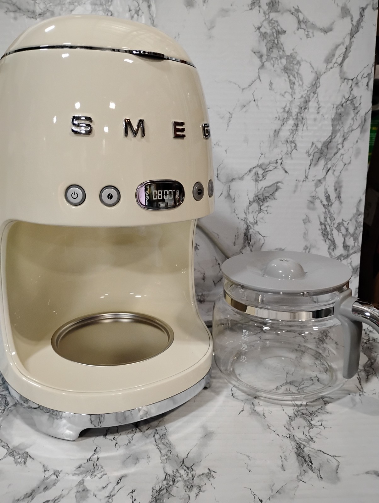 SMEG DCF02CRUS 10-Cup Filter Coffee Machine - Cream gallery