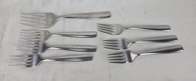 Oneida 19pcs. Flatware - Misc. Pieces See Description gallery