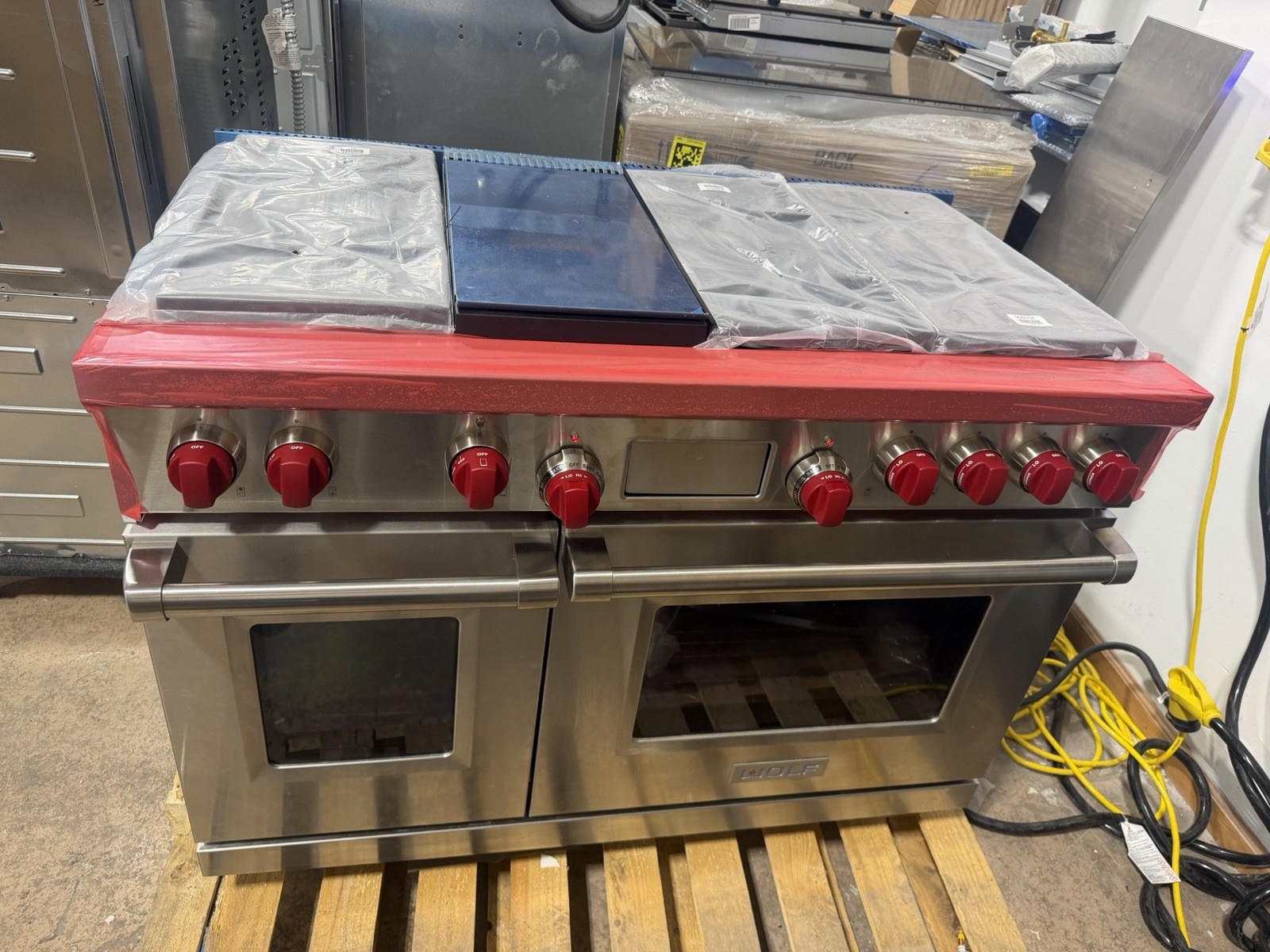 Wolf DF486G - 48" Professional Dual Fuel Range 6 Burners + Griddle 2020 Model gallery