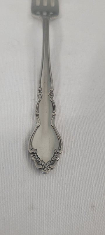 Oneida USA GLOSSY DOVER Dinner Fork 7 1/4" Community Stainless Flatware gallery