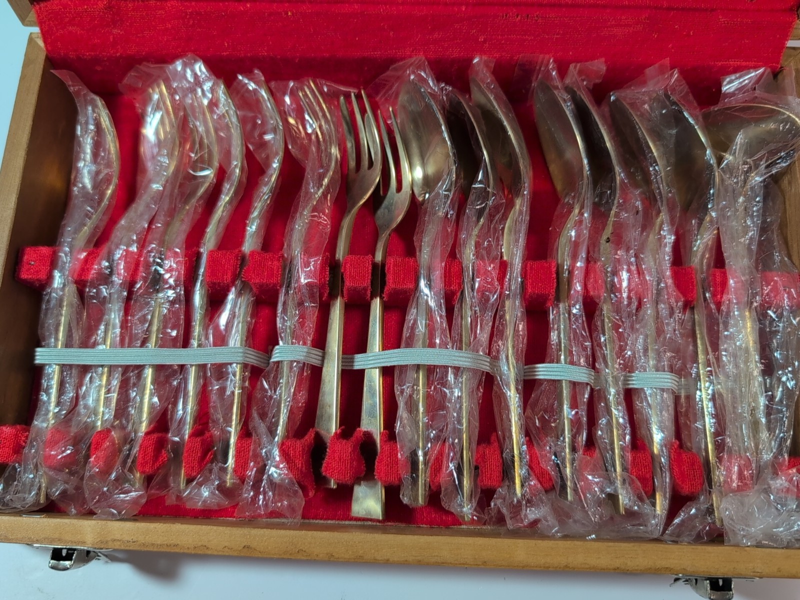 19 Piece Service for 8 Flatware Set Thailand Nickel Bronze in Wooden Box NEW gallery