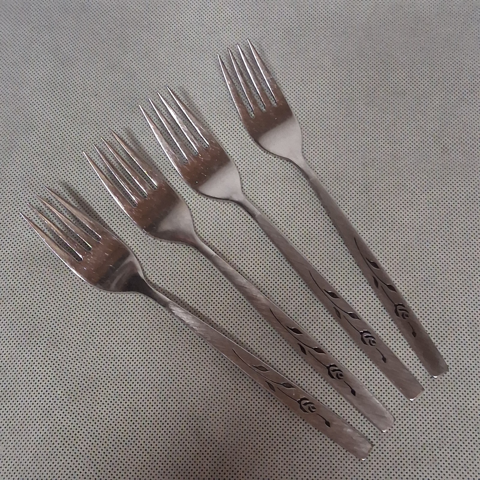 Oneida Capistrano Dinner Forks 4 Stainless Steel 7 1/4" Oniedacraft Deluxe gallery