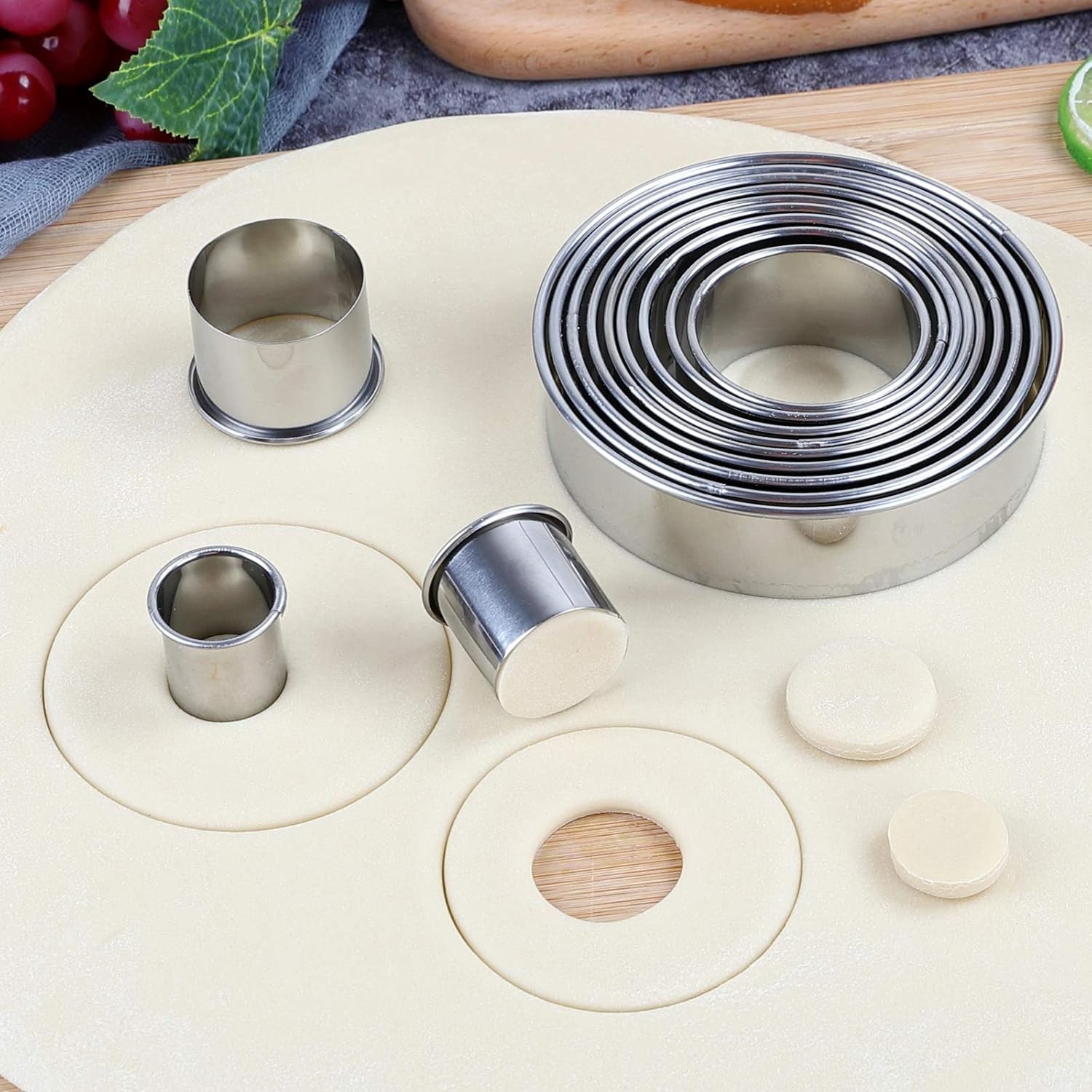 12 Pieces Cookie Cutters Set Circle Pastry Cutters Baking Stainless Steel gallery
