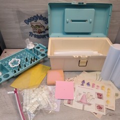 Wilton Cake Decorating Tool Caddy Case 2109-859 with tips and other supplies