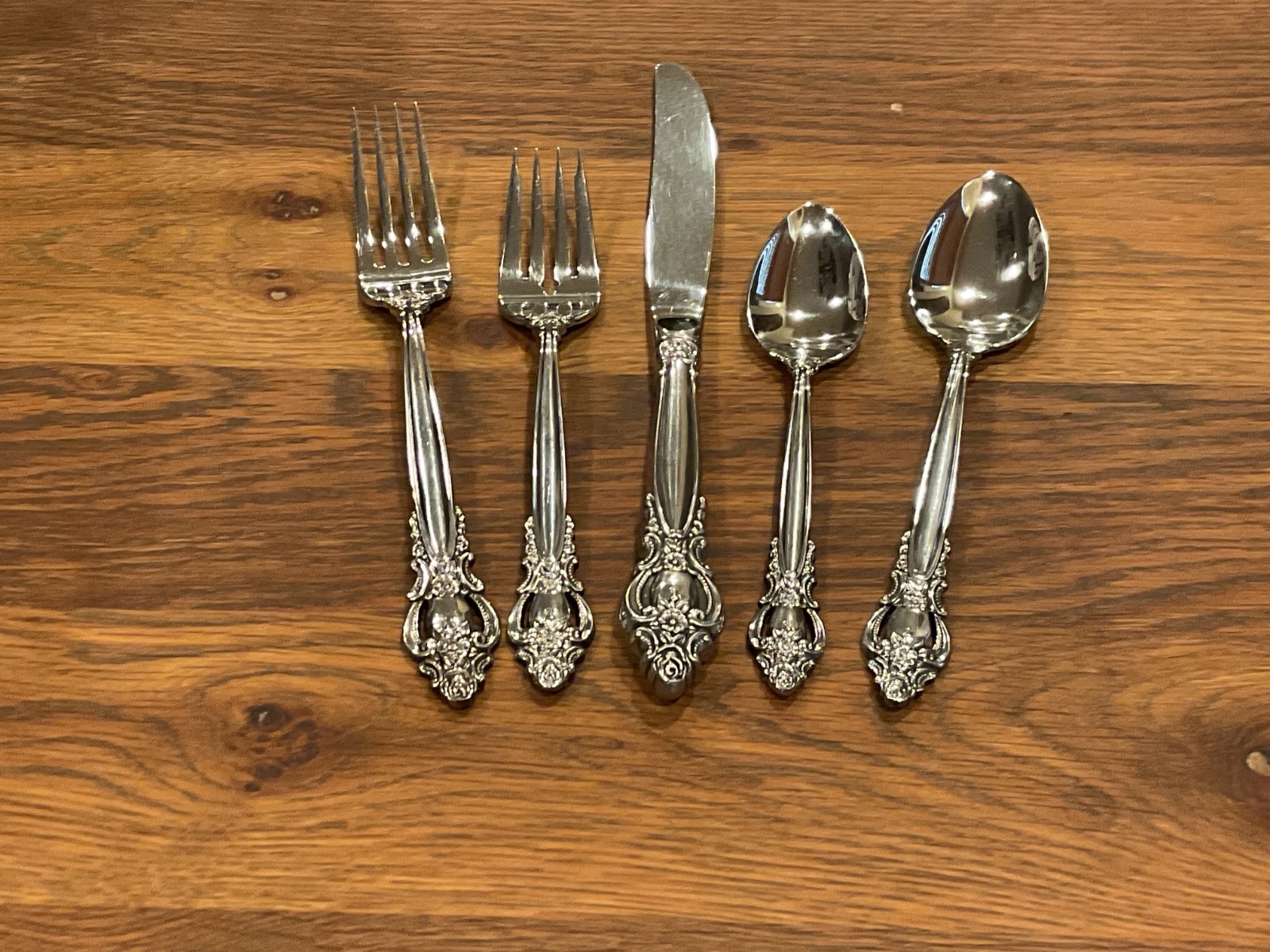 FRONTENAC LYON 5 Piece Place Setting International Stainless Flatware - NEW gallery