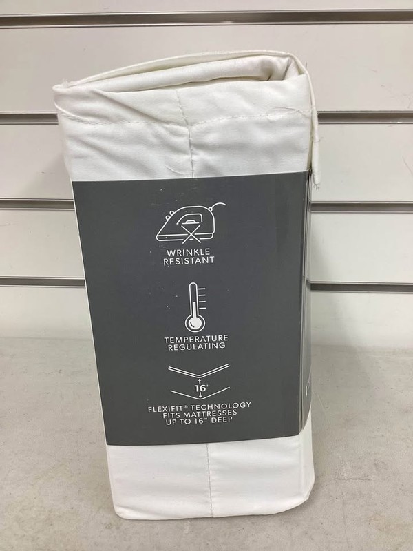 Member's Mark 450 Thread Count Solid Sheet Set-Full Size gallery