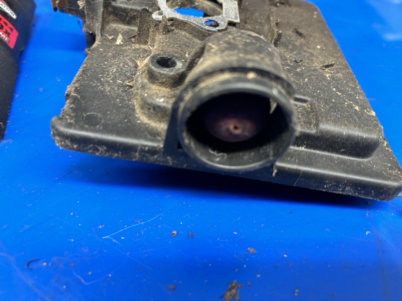 Briggs and Stratton Engine 124-T020464-E1 Air Cleaner Assembly 692298, 795259 gallery