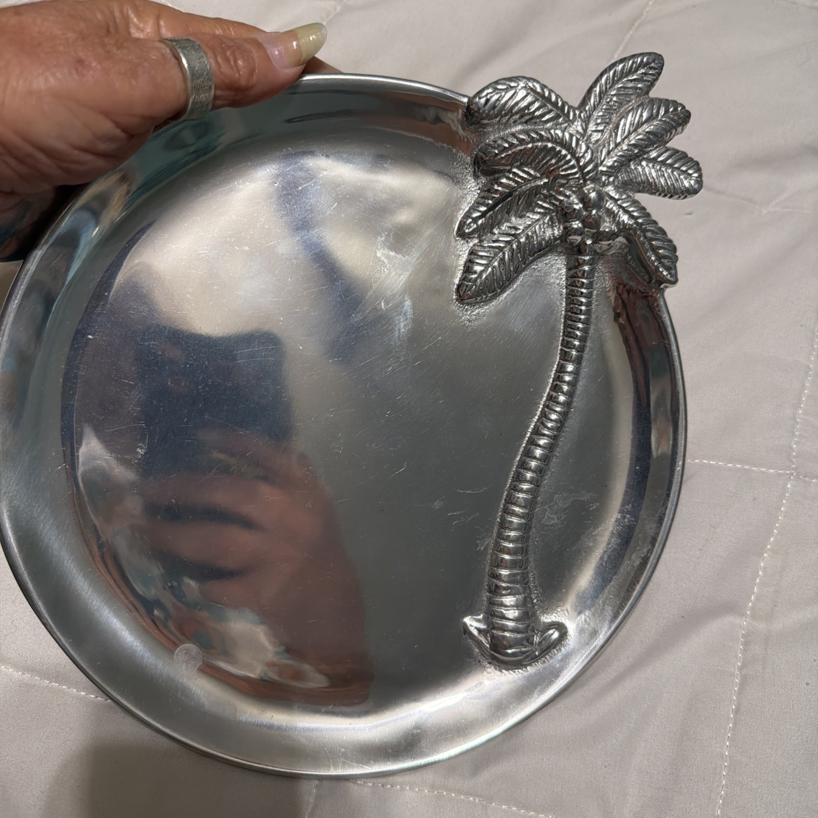 Mariposa 8-3/4" Palm Tree Round Aluminum Serving Tray gallery