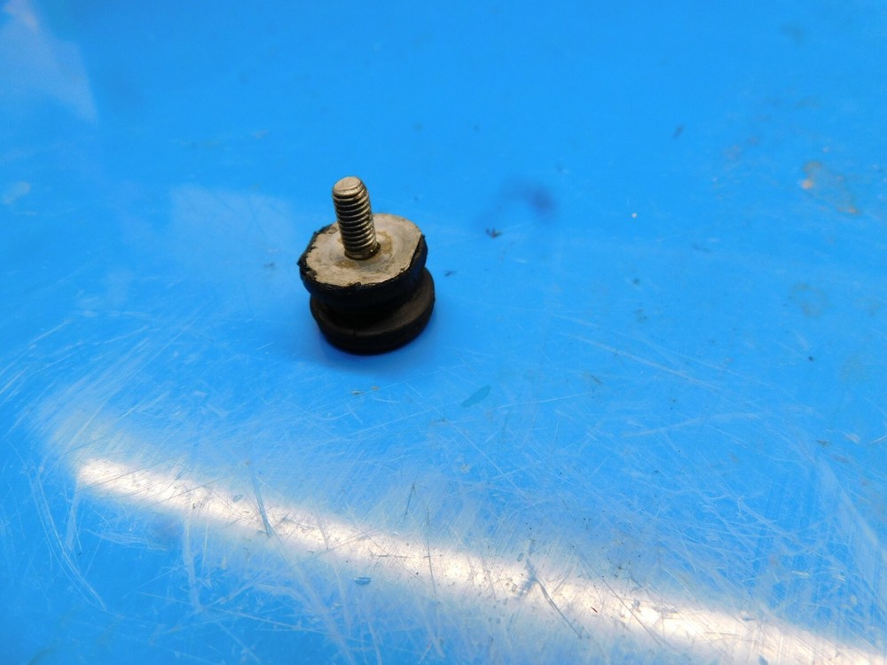 TANK MOUNT BUFFER FOR STIHL CHAINSAW 045 056 --- BOX 1477 R