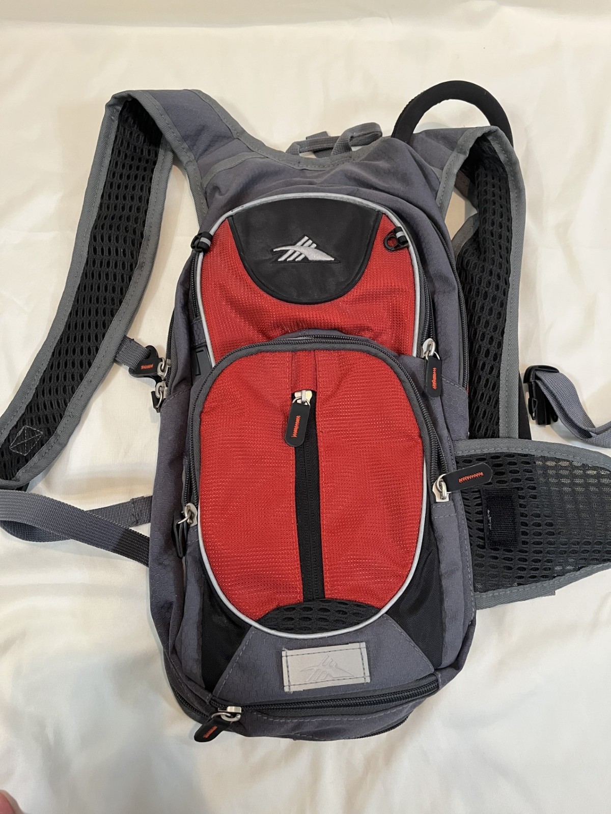 High Sierra Air Flow Cool Back red and gray/ thin/small backpack