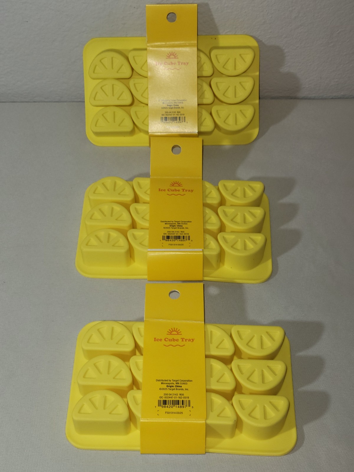 Sun Squad - 3 Yellow Packs Lemon Ice Cube Tray. New gallery