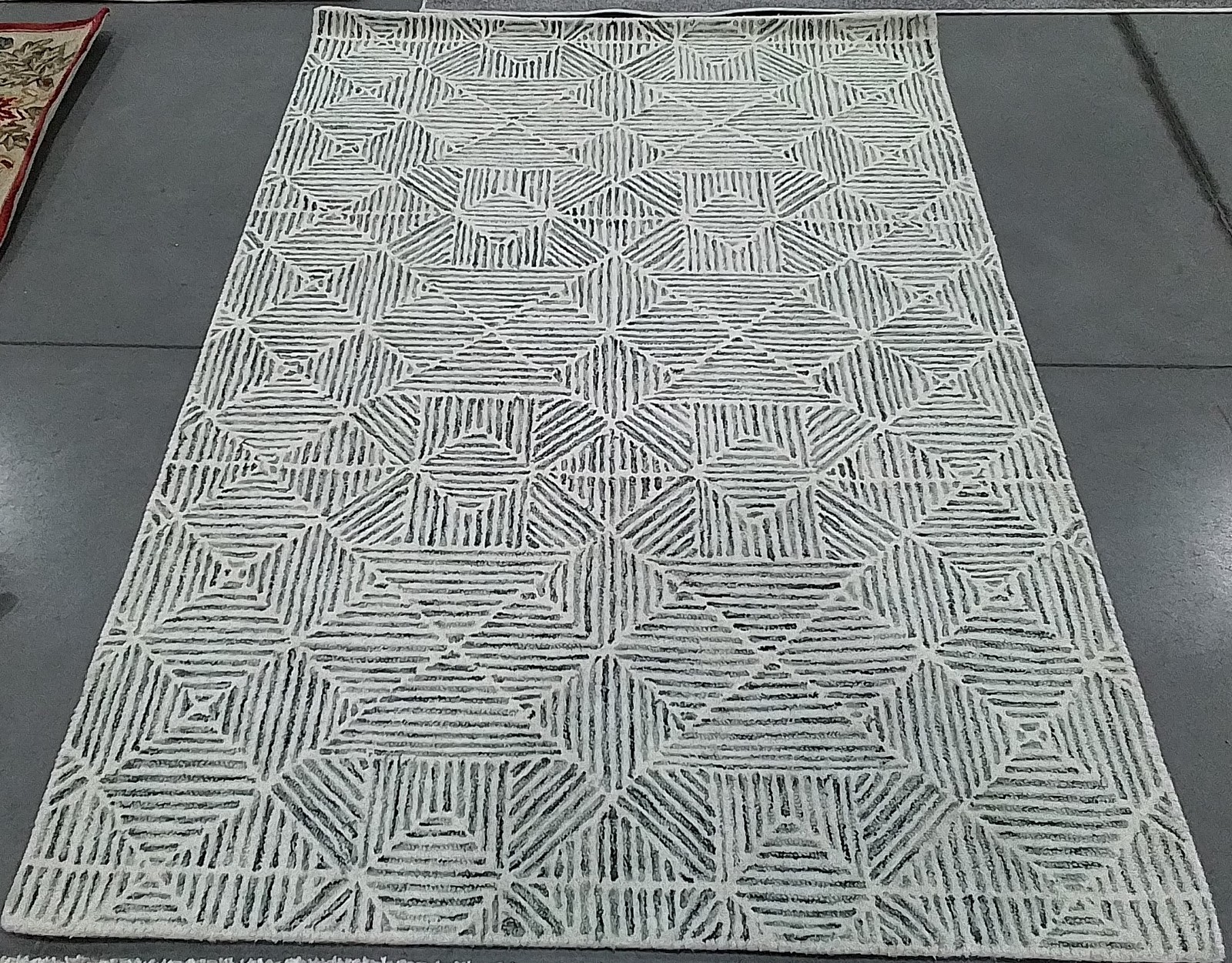 GREEN / IVORY 4'-0" x 6'-0" Back Stain Rug, Reduced Price 1172800579 ABT763Y-4 gallery