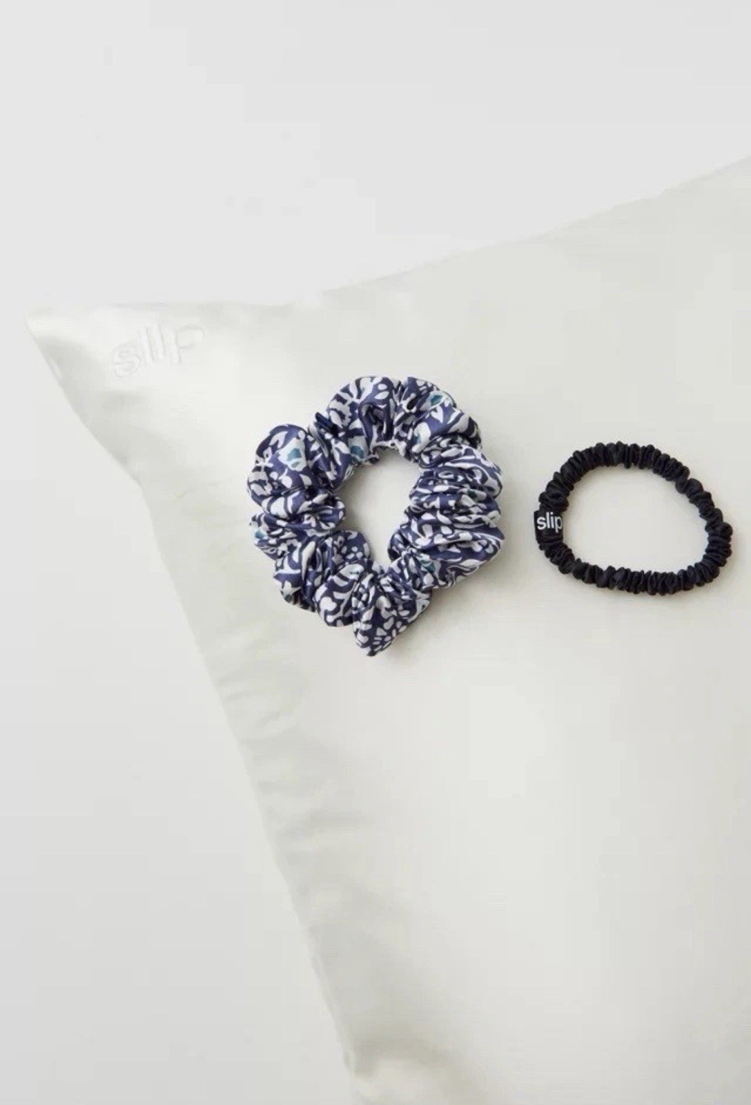 SLIP | NEW NIB Sloane Gift Set Queen Pillowcase & 2 Scrunchies 100% Silk gallery