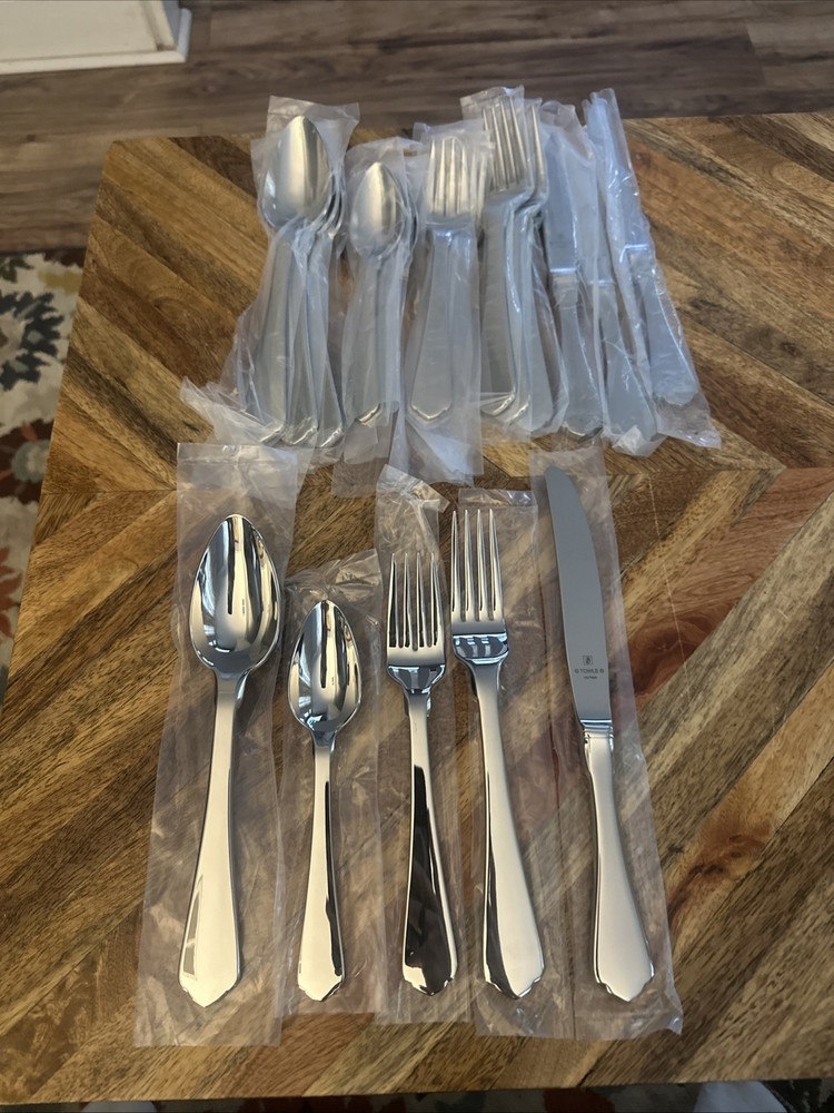 Towle 18/10 Flatware Set 20 Pc Set Like Villeroy Boch Medina Unknown Name