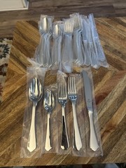 Towle 18/10 Flatware Set 20 Pc Set Like Villeroy Boch Medina Unknown Name