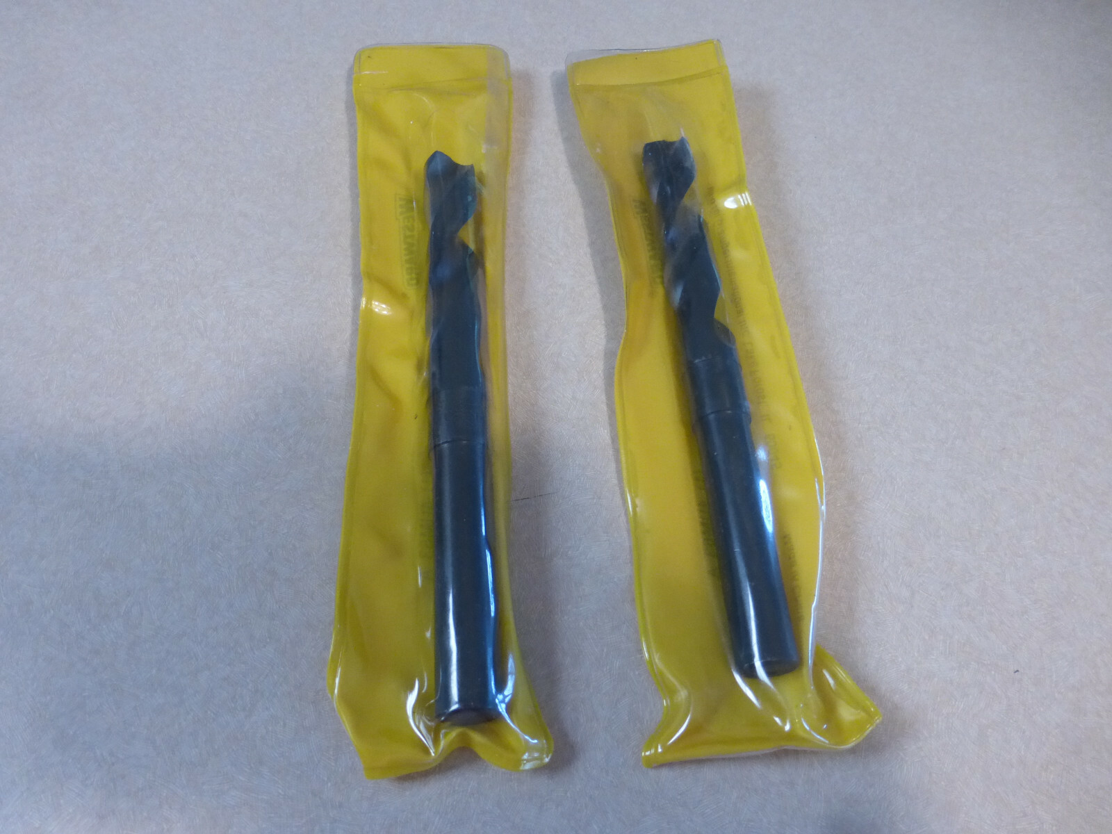 37/64" DIAMETER, 1/2" ROUND SHANK, 118 DEGREE POINT, HSS DRILL BITS *2-PK**4UM63 gallery