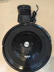 iRobot Roomba E5 Robot Vacuum /charging base , Wi-Fi Connected