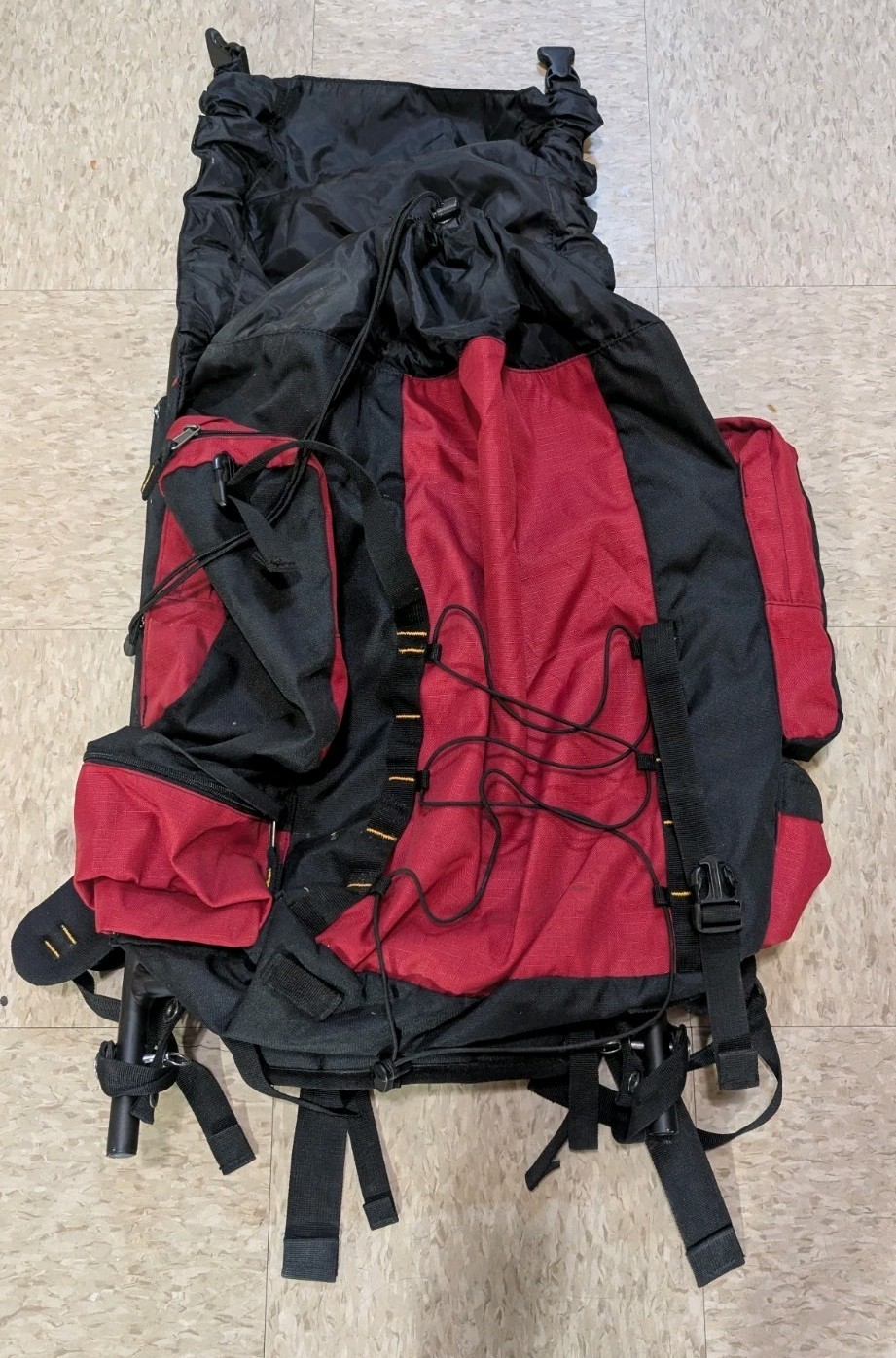 Mountainsmith Red & Black Backpack All Zips & Clips Work  5