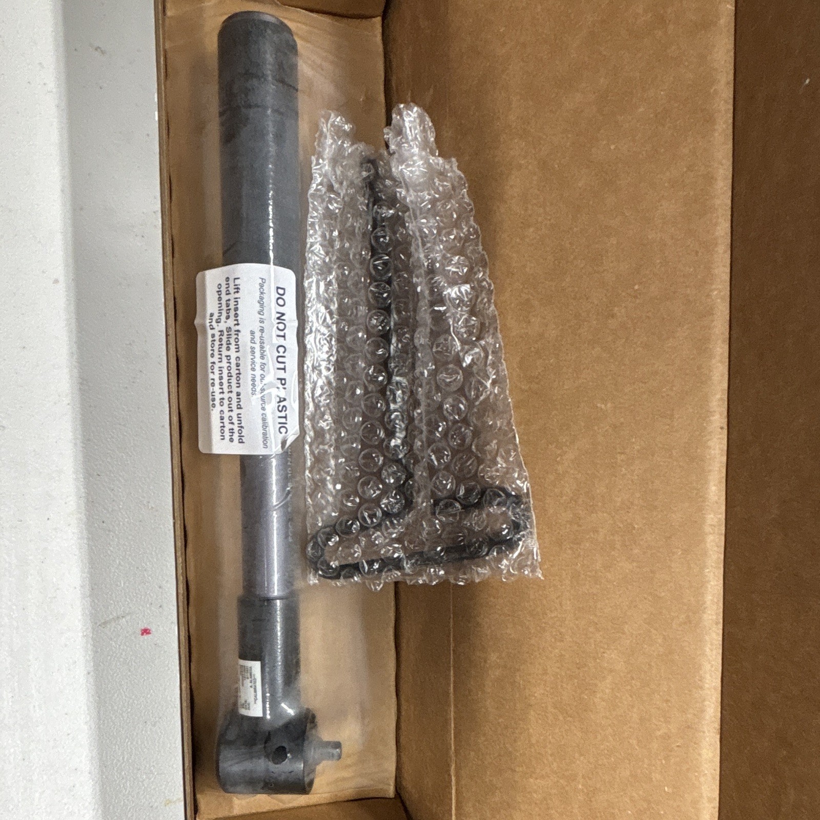 Mountz FGC-30D 1/4 in Adjustable Click Ratcheting Torque Wrench set at 12lb.in gallery