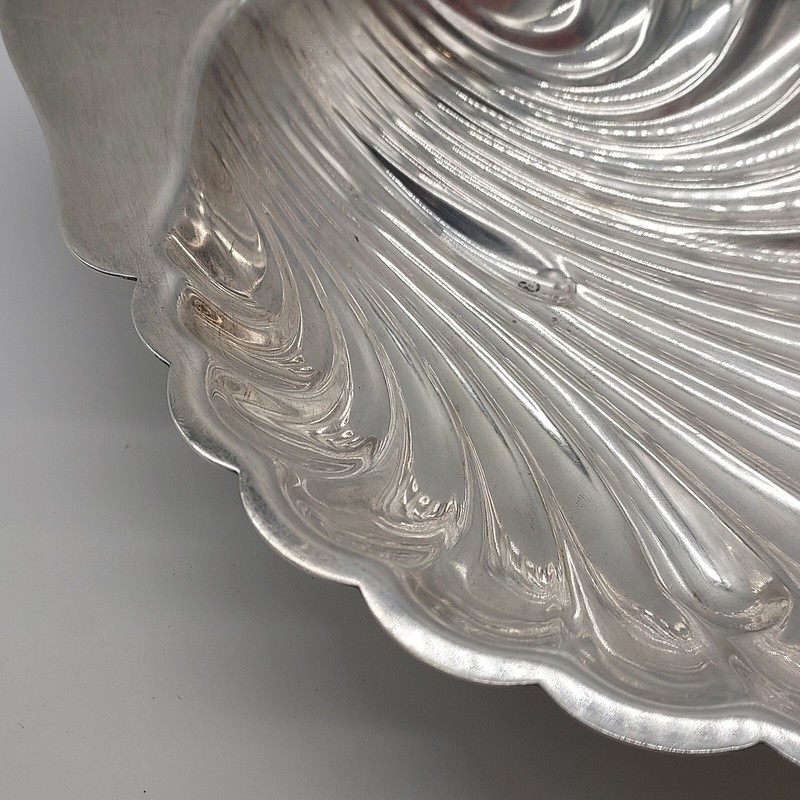 CHRISTOFLE Fleuron Silver Plated, Shell Serving Dish, 21,5 cm / 8.46 Inch. gallery