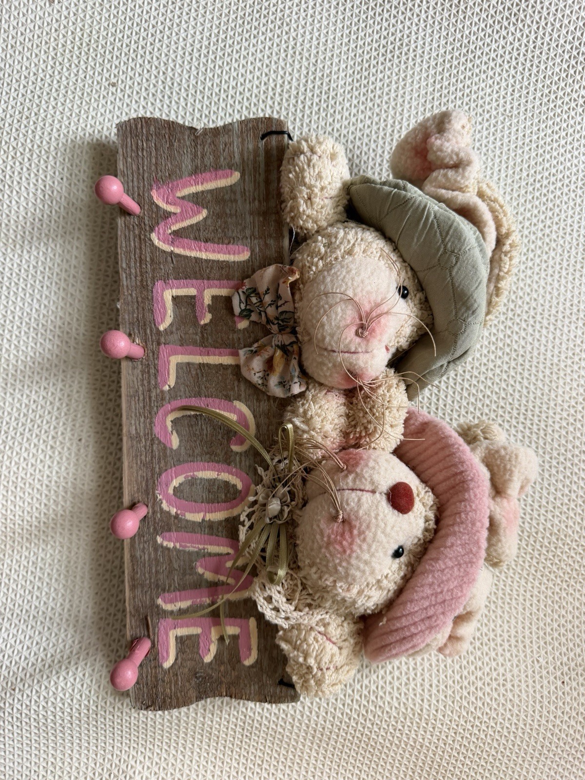 Welcome Rustic Wood Plaque Sign 3D Bunny Figures Hanging Horizontal MD7090 gallery