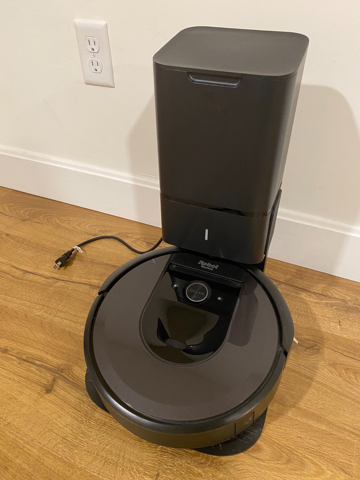 iRobot Roomba i7+ (7550) Robot Vacuum with Self-Empty Clean Base Charcoal Works gallery
