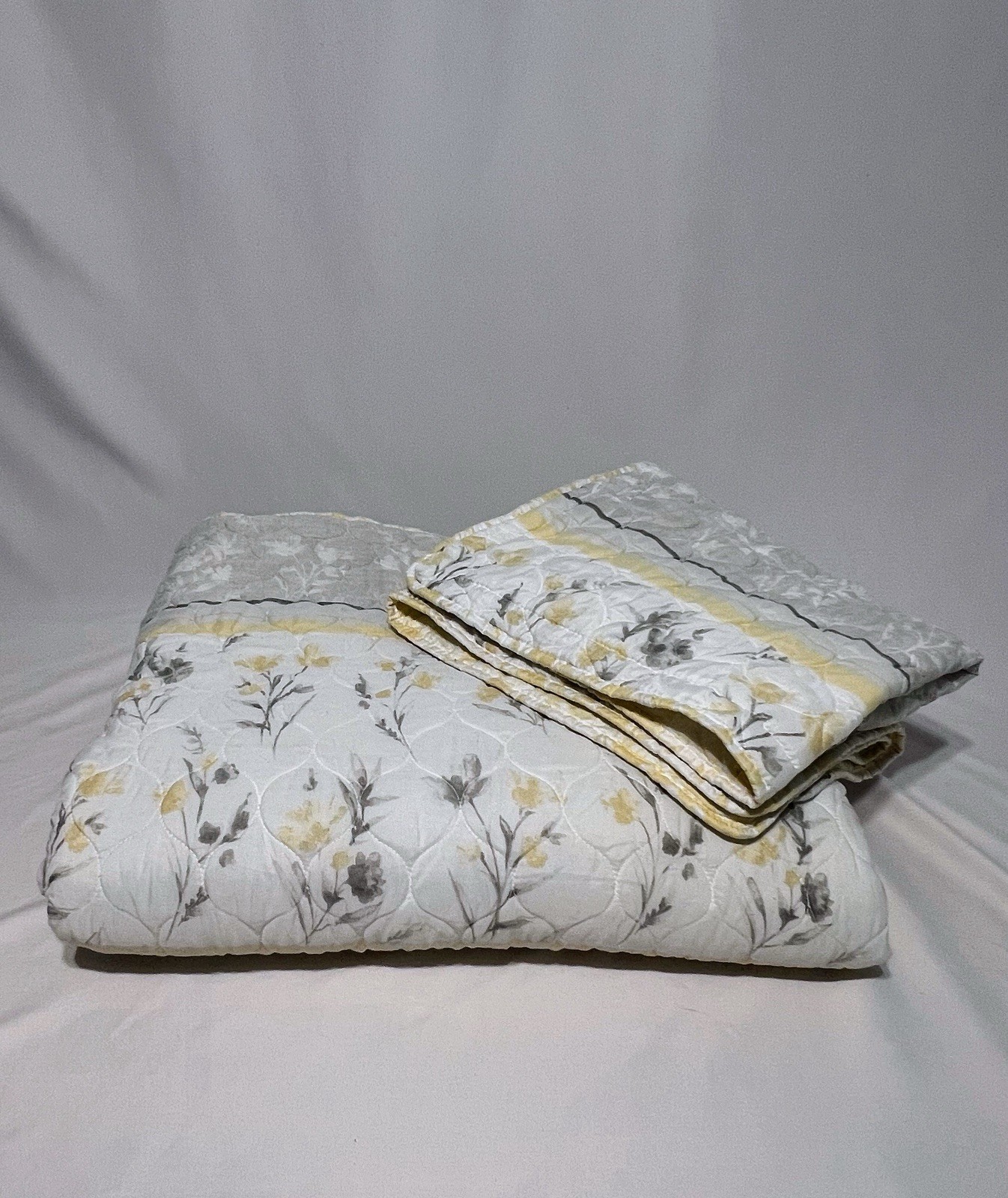 Spring Floral Quilt Comforter 2 Shams Yellow Grey Queen 85 X 86.5 Reversible gallery