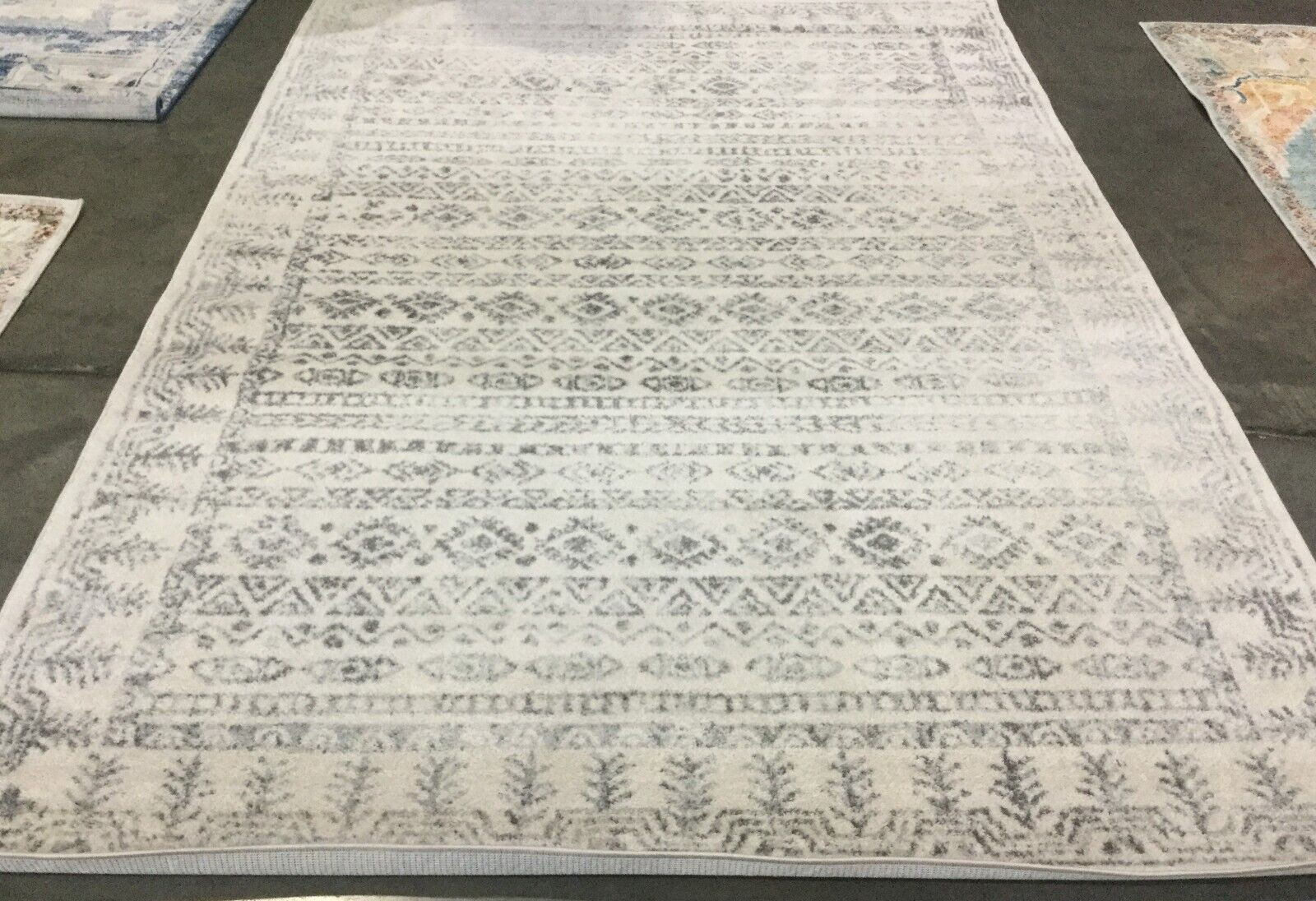 IVORY / GREY 6' X 9' Back Stain Rug, Reduced Price 1172658772 TUL271A-6 gallery