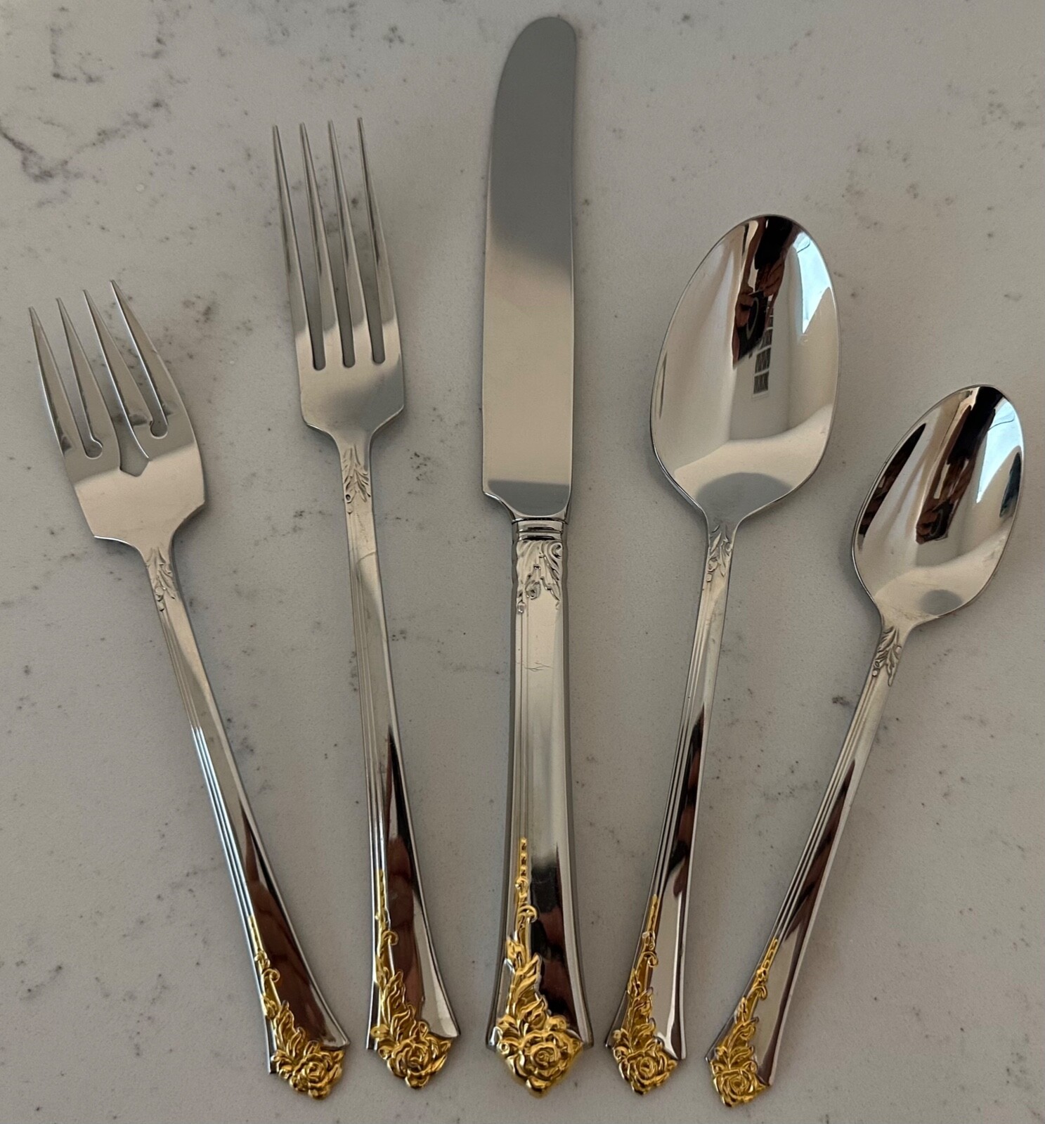 Oneida GOLDEN DAMASK ROSE Stainless Heirloom Cube Gold Accent Flatware 5 PC gallery