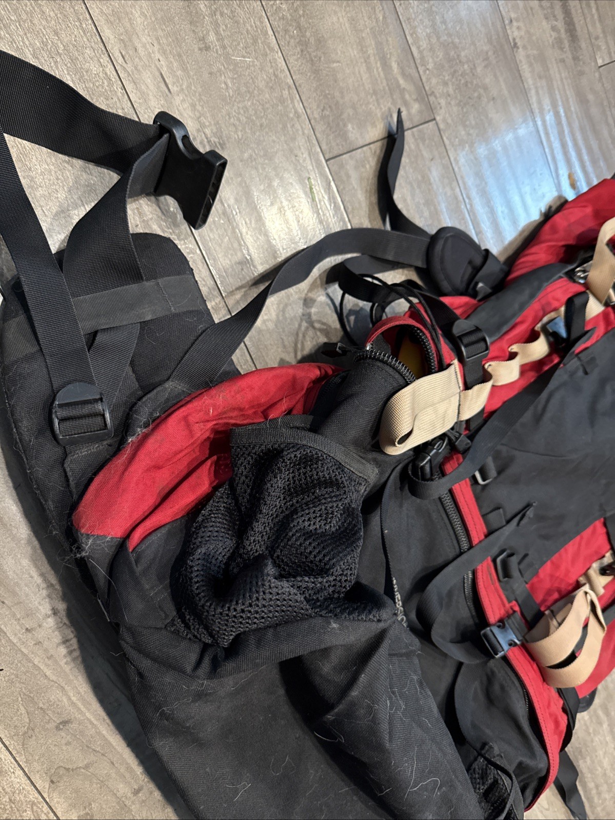 North Face Large Inversion backpack red/ black Hiking Travel Framed 2