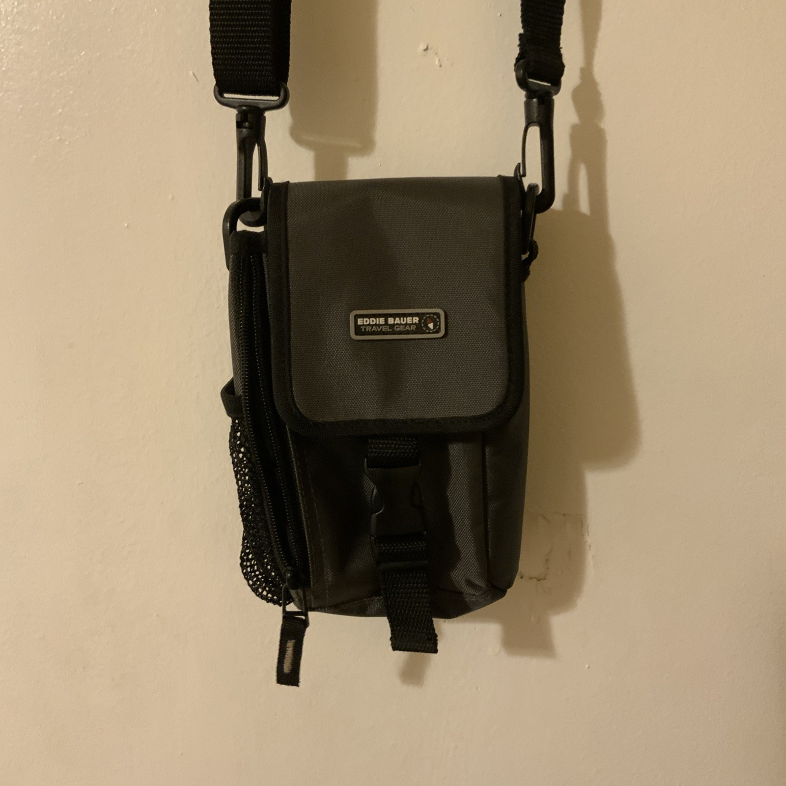 totes drawstring waterbottle holder with pockets