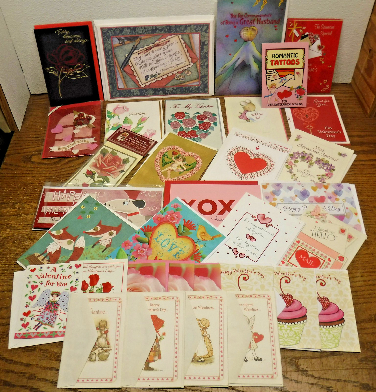 33 asst. VALENTINE'S DAY Greeting Cards w/env Pop-up, Vintage, 3-D, Temp Tattoos gallery