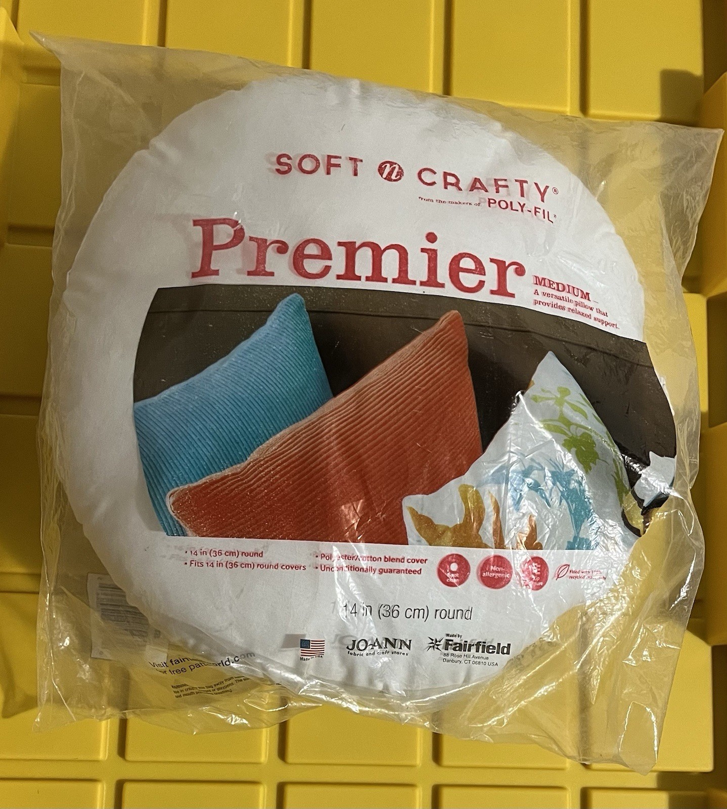 Premier Soft Crafty Poly -Fil, 36cm (14po) Round, With Zipper, (B-1053) gallery