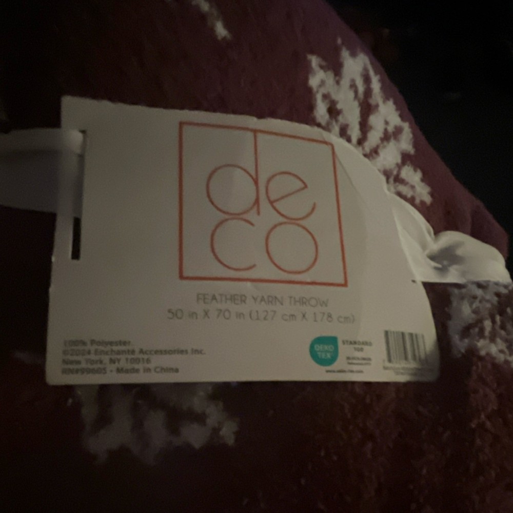 Deco Feather Yarn Throw Blanket Polyester 50x70 Snowflake Burgundy White