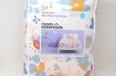 Room Essentials Reversible Microfiber Comforter 88in X 92in Full / Queen Flowers