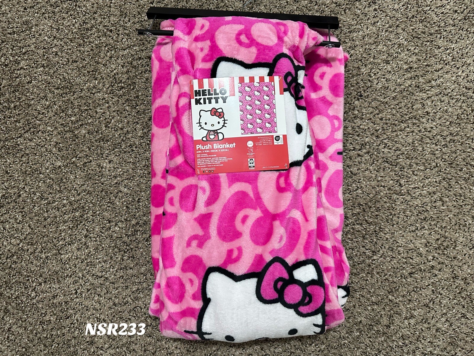 HELLO KITTY by SANRIO PINK VALENTINES BOW PLUSH THROW 60in x 90in (152cm x 229cm gallery