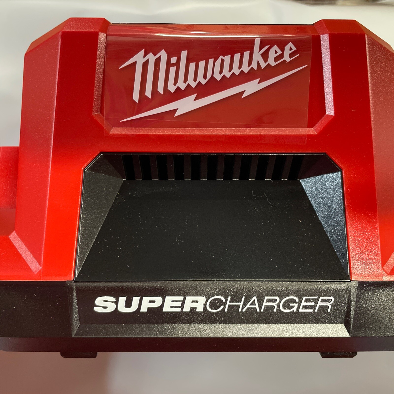 Milwaukee 48-59-1815 Dual Battery Super Charger New gallery