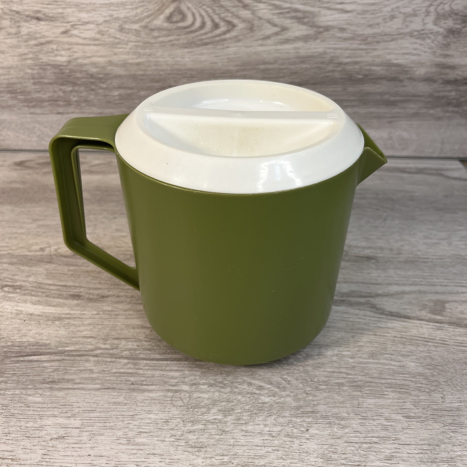 Rubbermaid Mini-Pitcher 1-1/2 Quarts #J-2745, Avocado Green with White Lid gallery