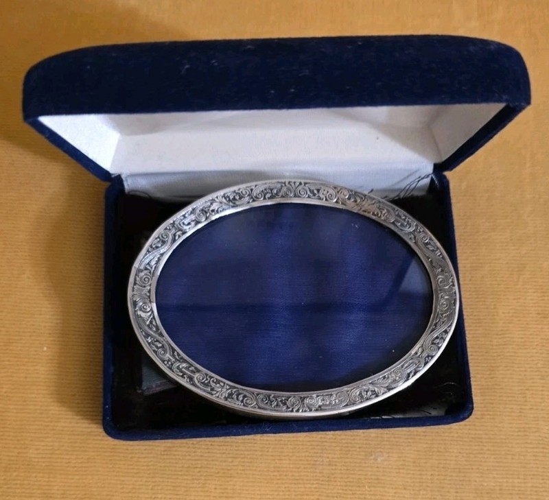 Gorham B3360 Oval Scroll STERLING Silver Photo Frame 4"x3" Velvet Easel Back gallery